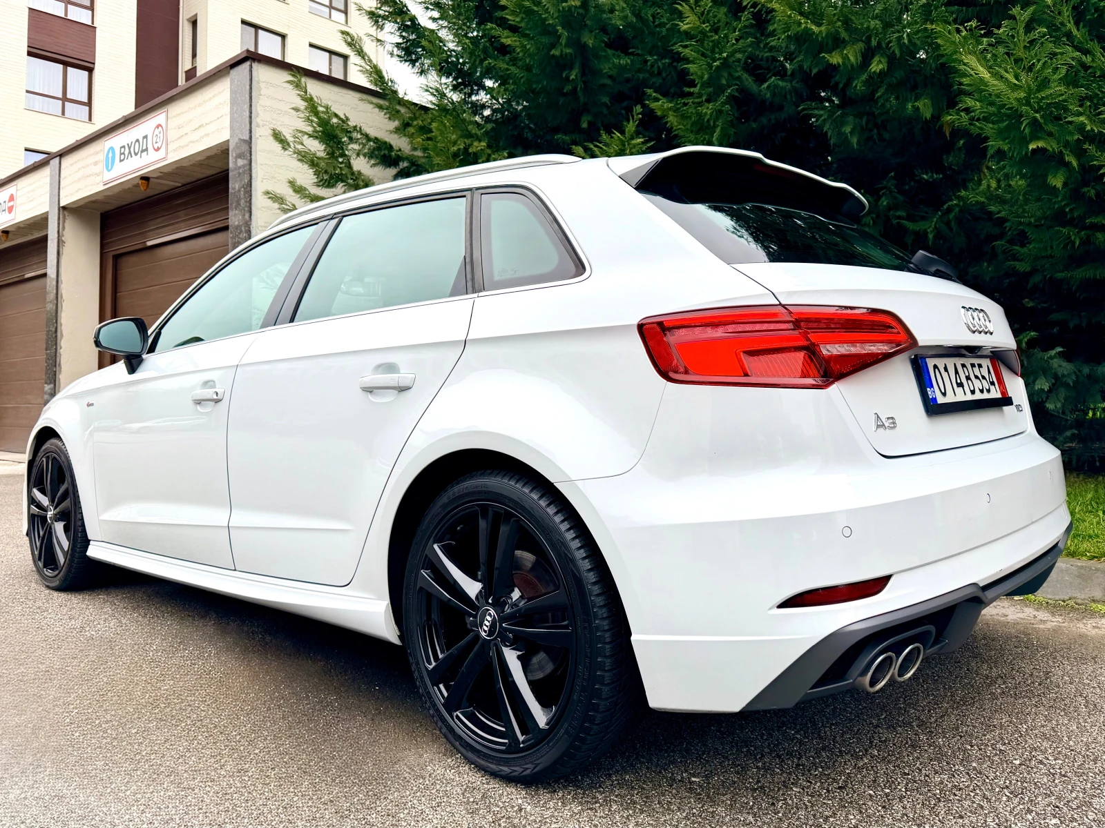 Audi A3 2.0TDI S-LINE PANORAMA MATRIX CAR PLAY KAMERA - изображение 7