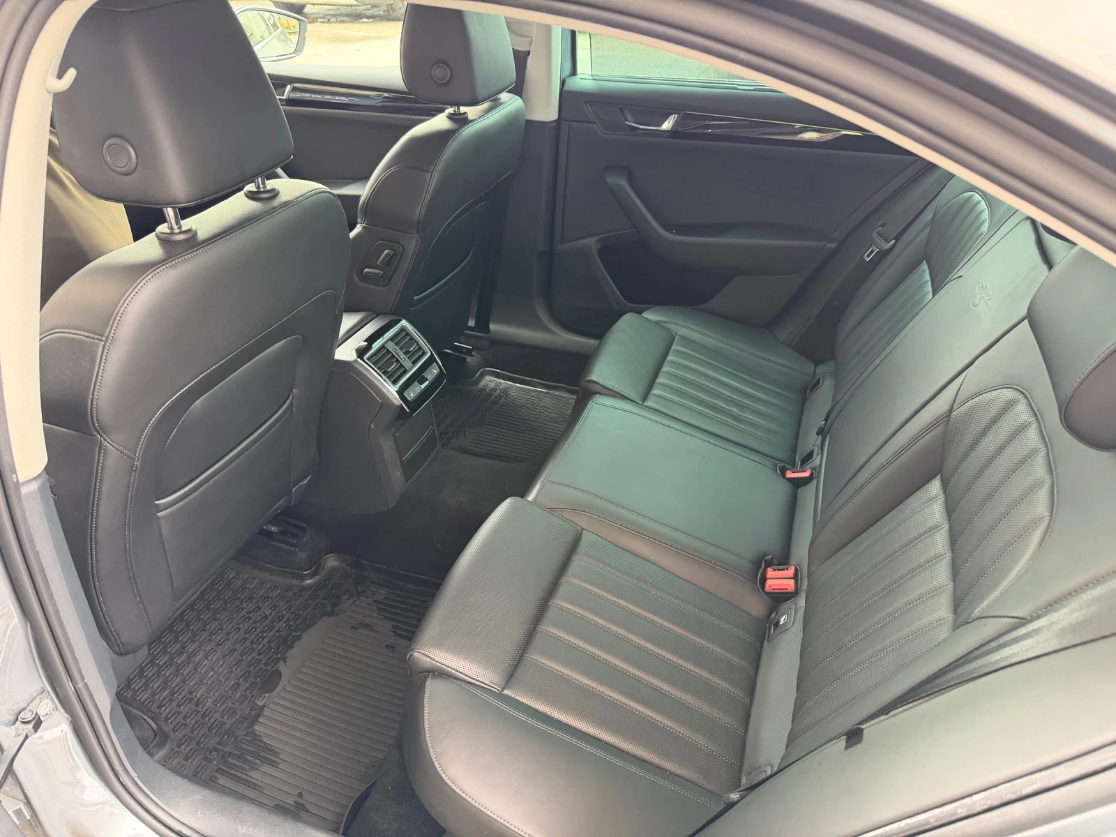 Skoda Superb L&K/2.0TSI/280к.с./4х4/Автомат - изображение 8