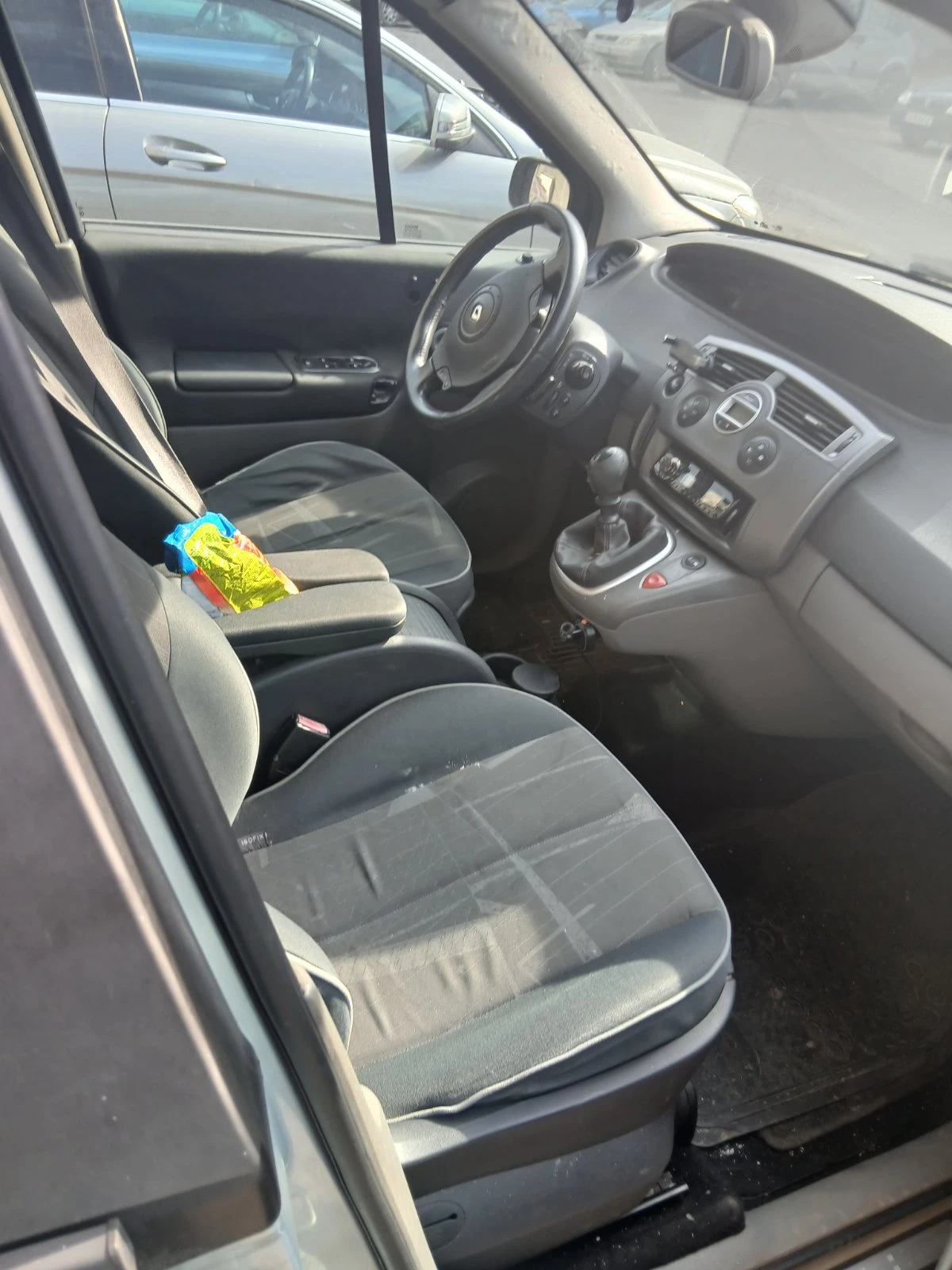Renault Scenic 1.9 dci, снимка 5 - Автомобили и джипове - 54028320