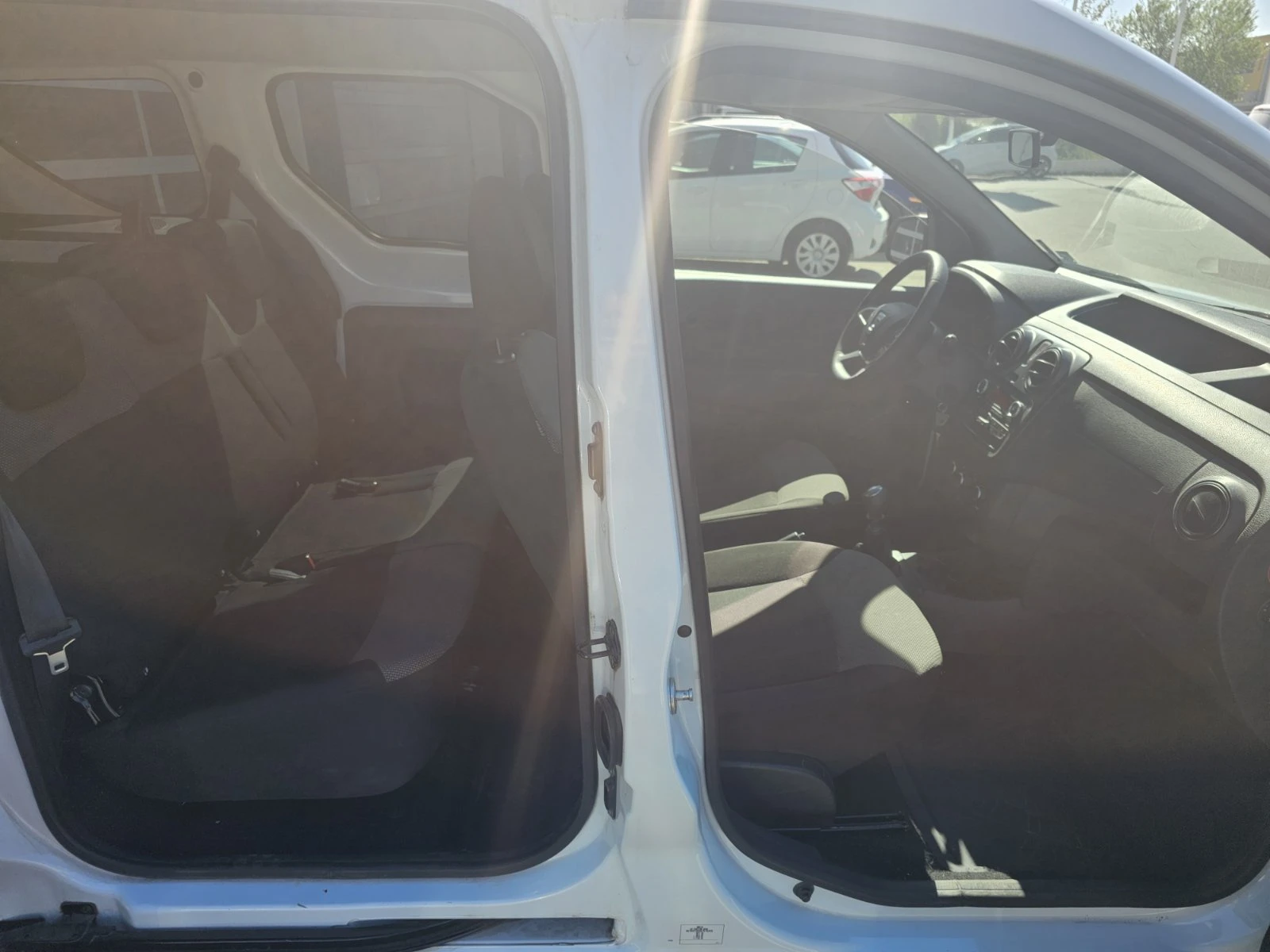 Dacia Dokker dCi 95 к.с. Дизел Stop & Start, снимка 11 - Автомобили и джипове - 54358758