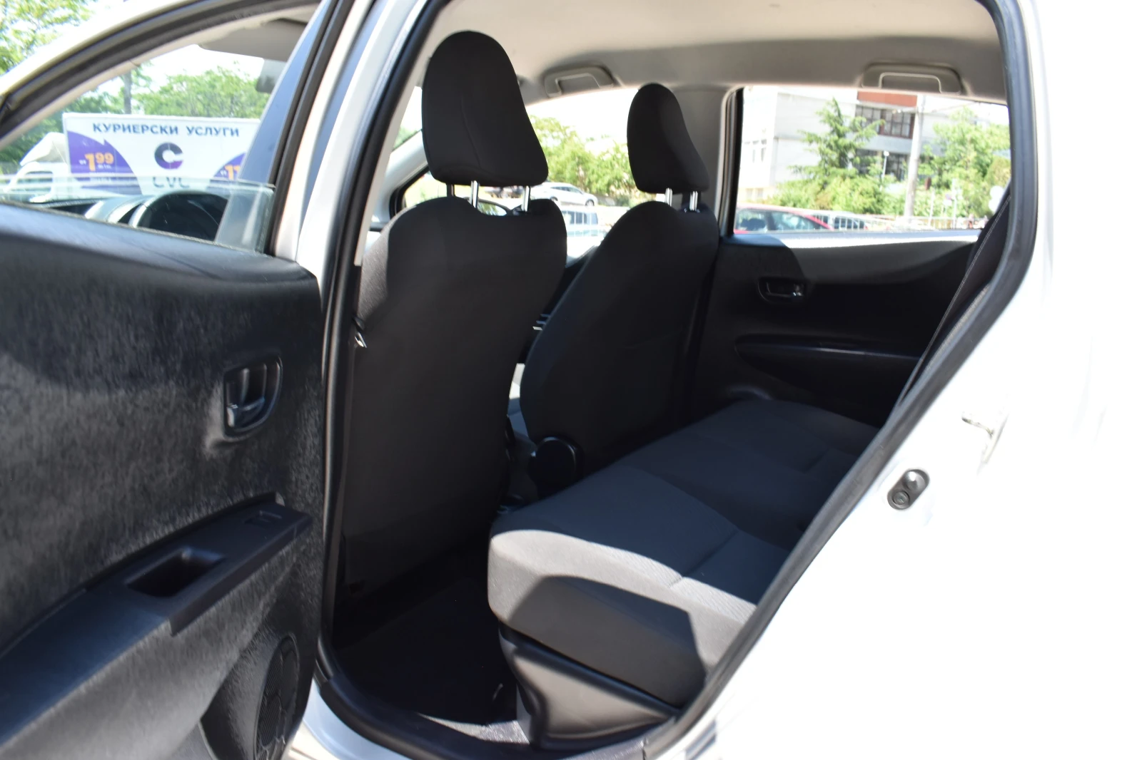 Toyota Yaris 1.5HYBRID* AUTOMAT, снимка 11 - Автомобили и джипове - 54775872