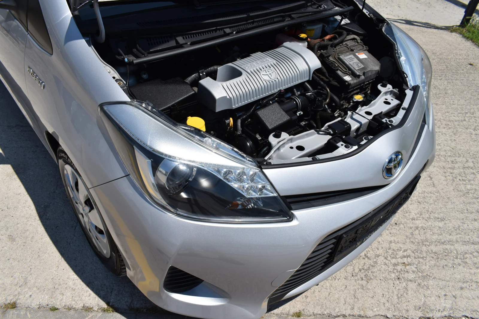Toyota Yaris 1.5HYBRID* AUTOMAT, снимка 17 - Автомобили и джипове - 54775872