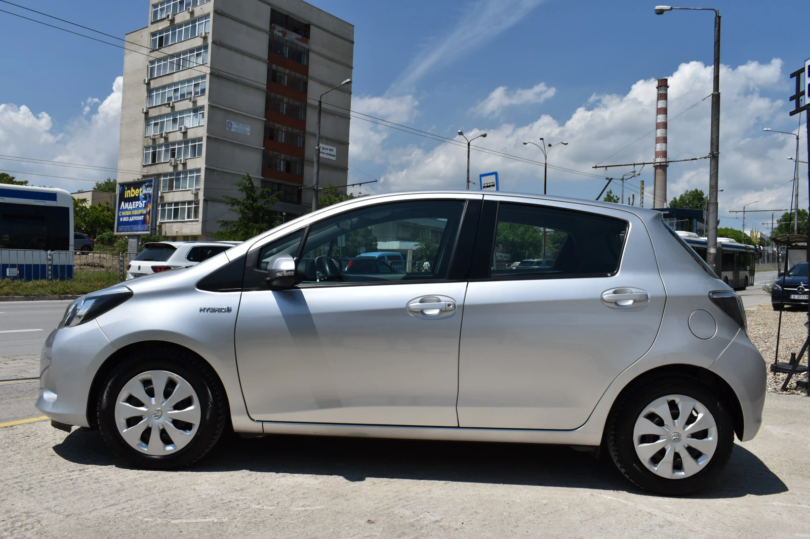 Toyota Yaris 1.5HYBRID* AUTOMAT, снимка 2 - Автомобили и джипове - 54775872