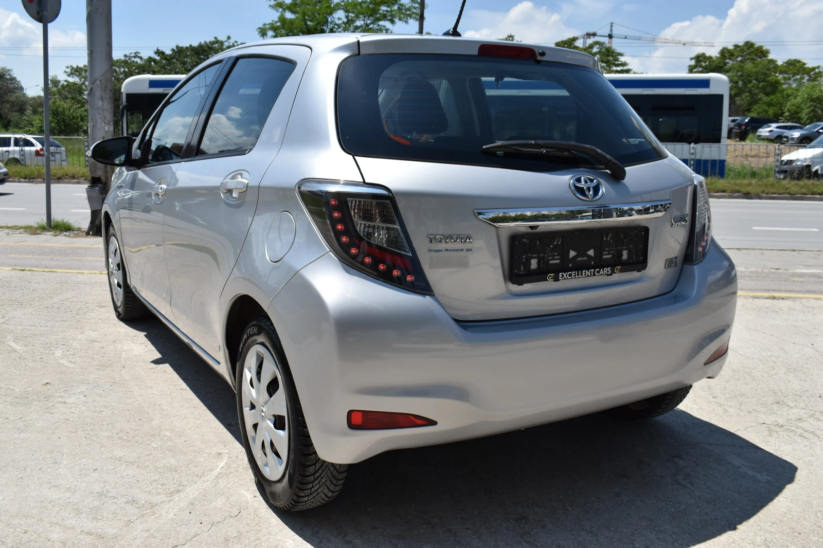 Toyota Yaris 1.5HYBRID* AUTOMAT, снимка 3 - Автомобили и джипове - 54775872