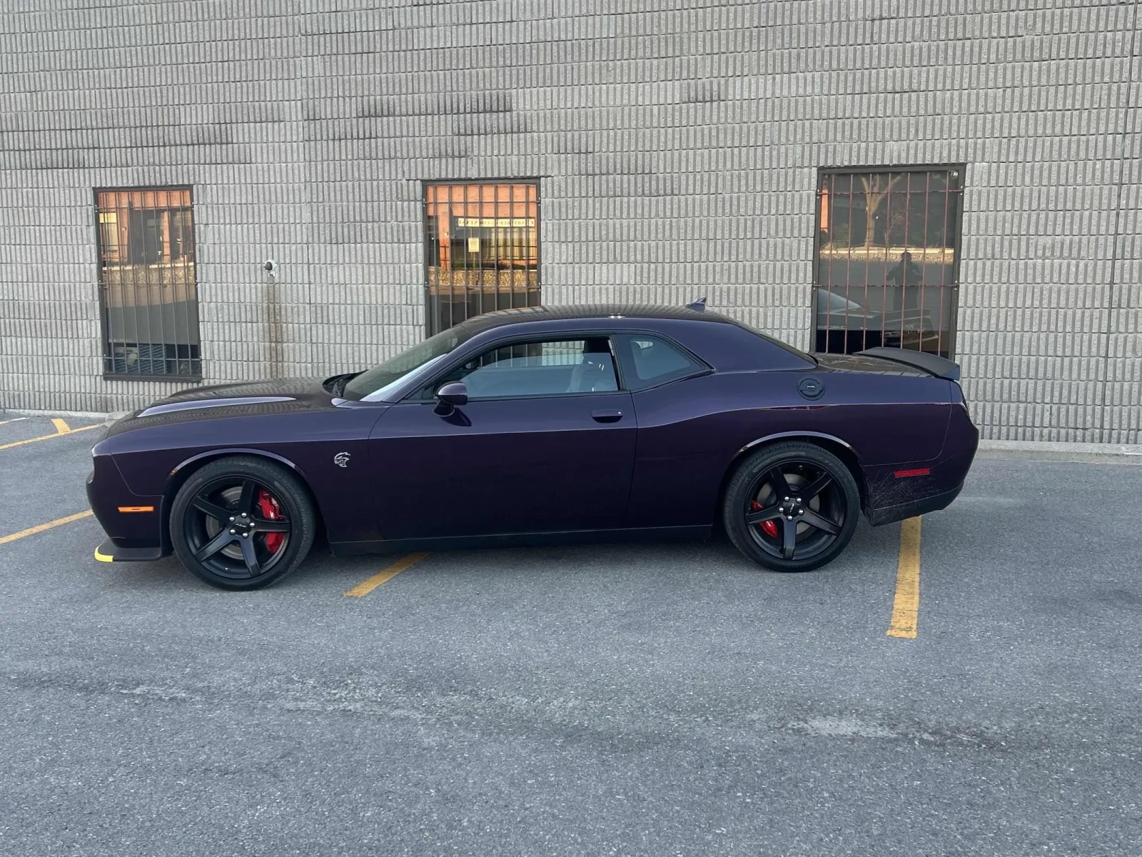 Dodge Challenger SRT Hellcat 6.2 HEMI V8* ЧИСТ CARFAX* ЧИСТО НОВА!!, снимка 5 - Автомобили и джипове - 55011479