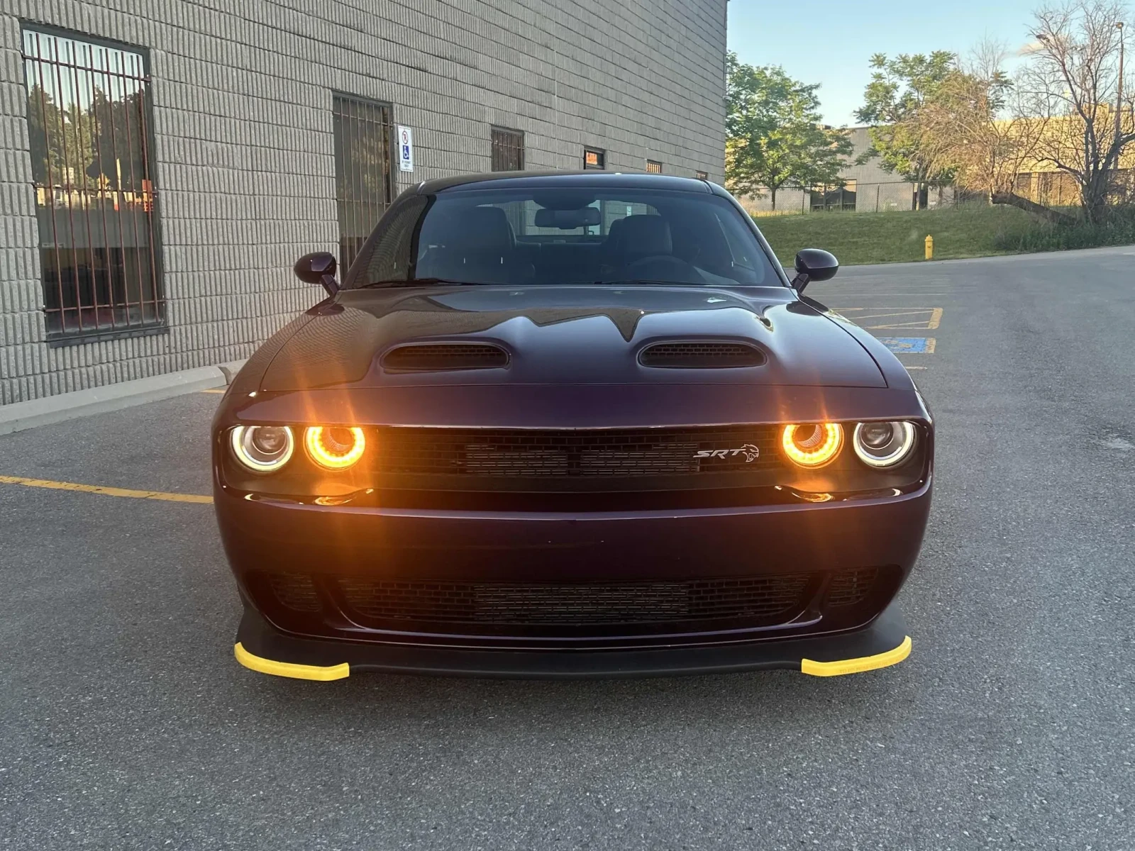 Dodge Challenger SRT Hellcat 6.2 HEMI V8* ЧИСТ CARFAX* ЧИСТО НОВА!!, снимка 2 - Автомобили и джипове - 55011479