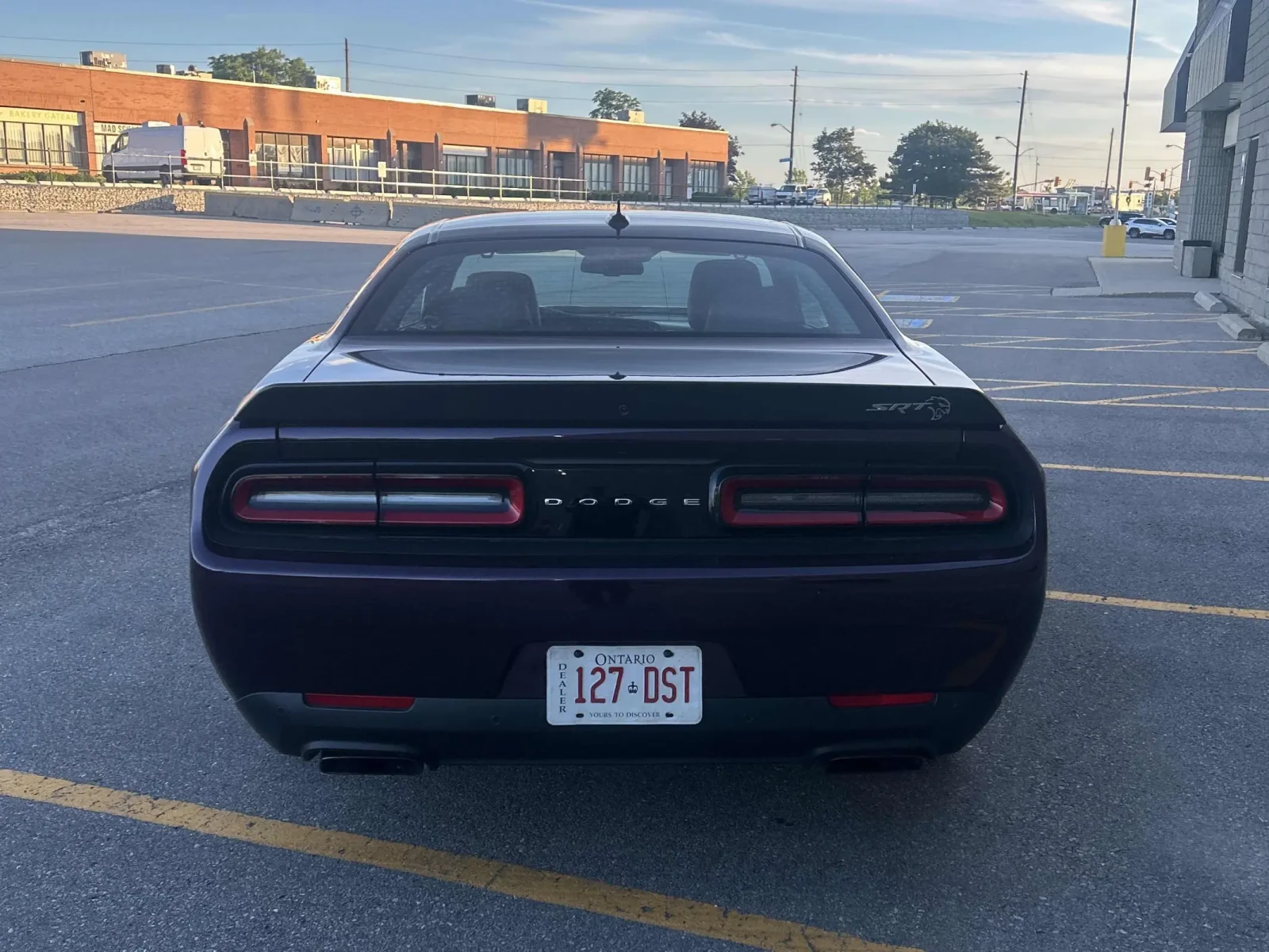 Dodge Challenger SRT Hellcat 6.2 HEMI V8* ЧИСТ CARFAX* ЧИСТО НОВА!!, снимка 3 - Автомобили и джипове - 55011479