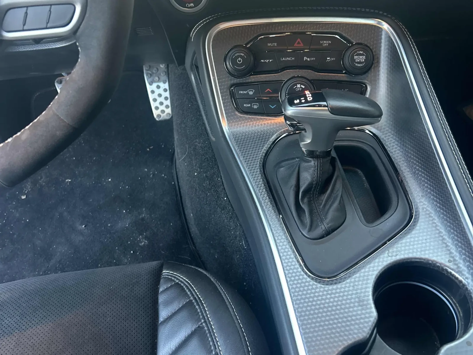 Dodge Challenger SRT Hellcat 6.2 HEMI V8* ЧИСТ CARFAX* ЧИСТО НОВА!!, снимка 14 - Автомобили и джипове - 55011479