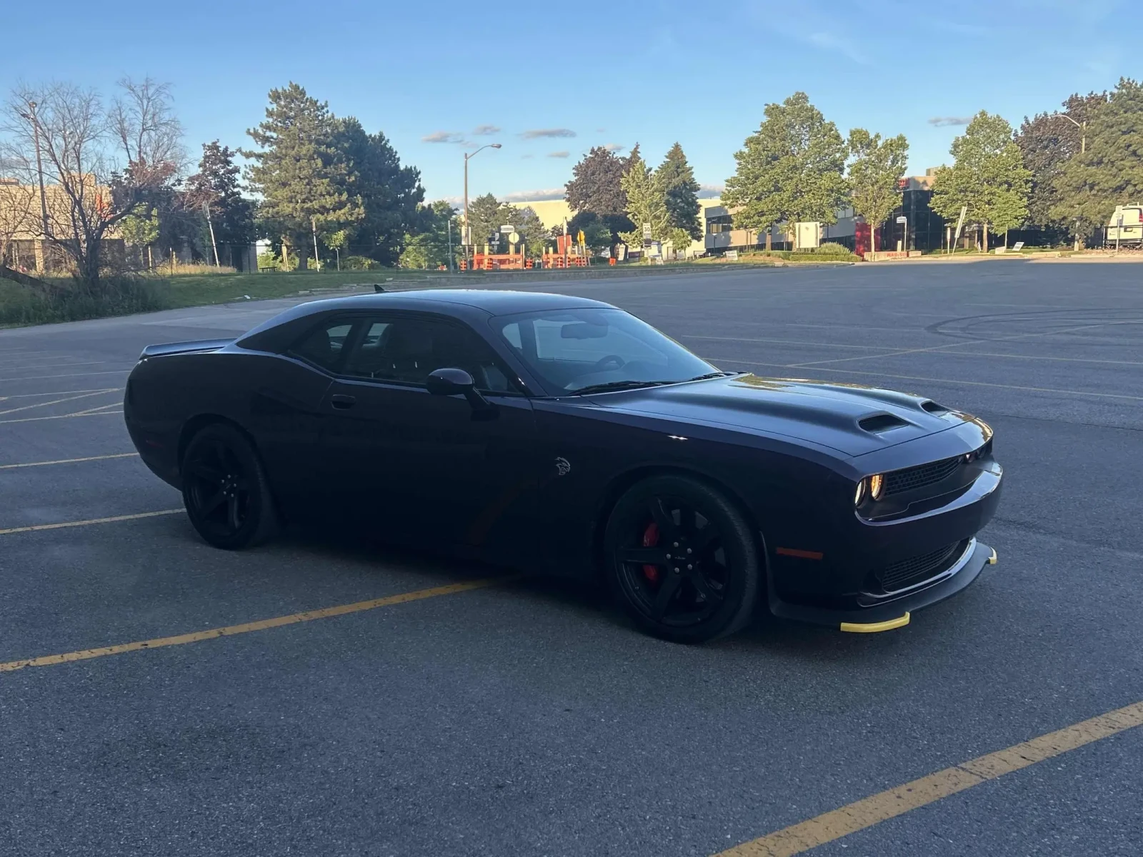 Dodge Challenger SRT Hellcat 6.2 HEMI V8* ЧИСТ CARFAX* ЧИСТО НОВА!!, снимка 4 - Автомобили и джипове - 55011479