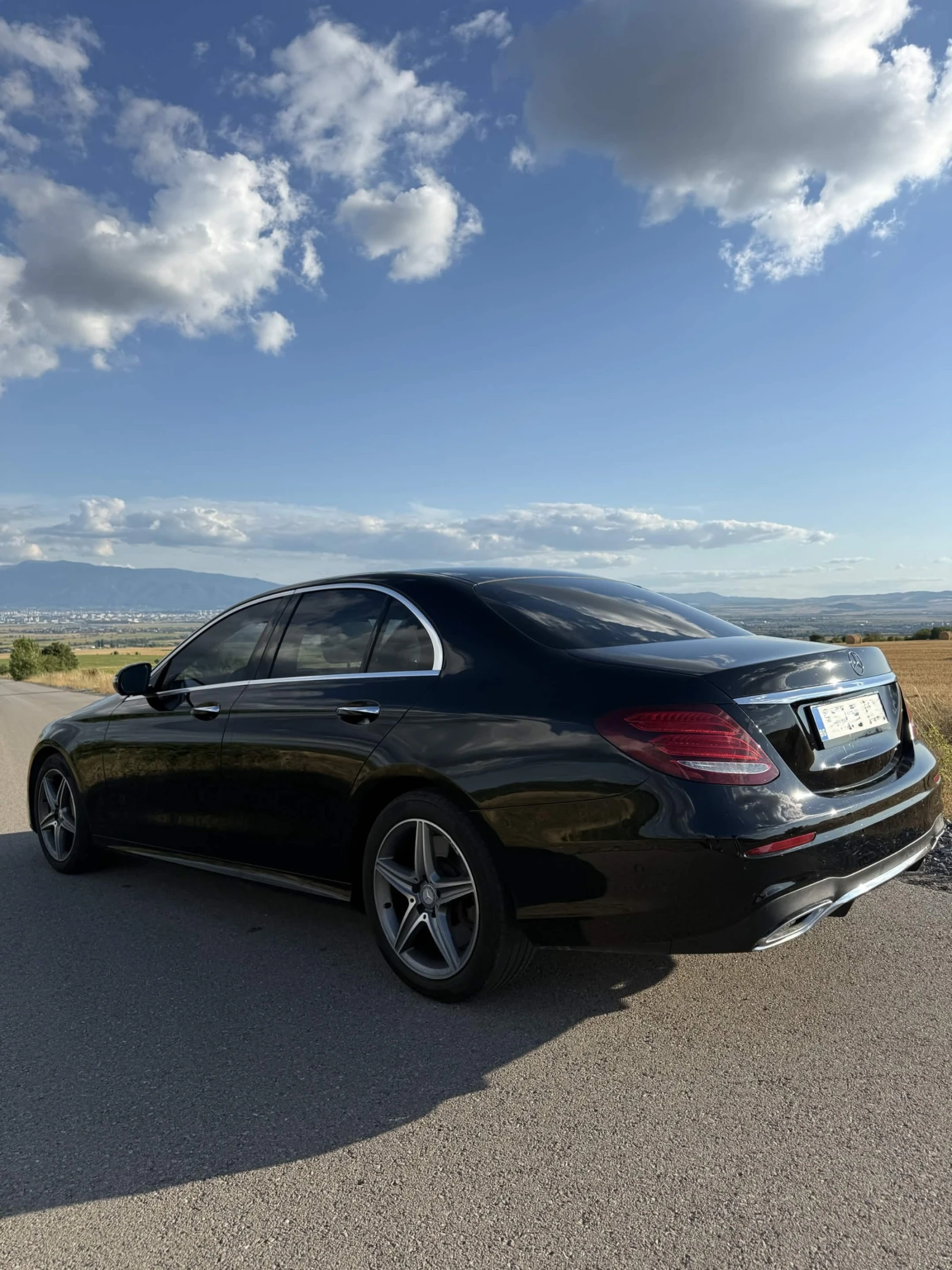 Mercedes-Benz E 400 4MATIC | 2017 г. | Burmester | Head-Up | Keyless, снимка 4 - Автомобили и джипове - 55425183