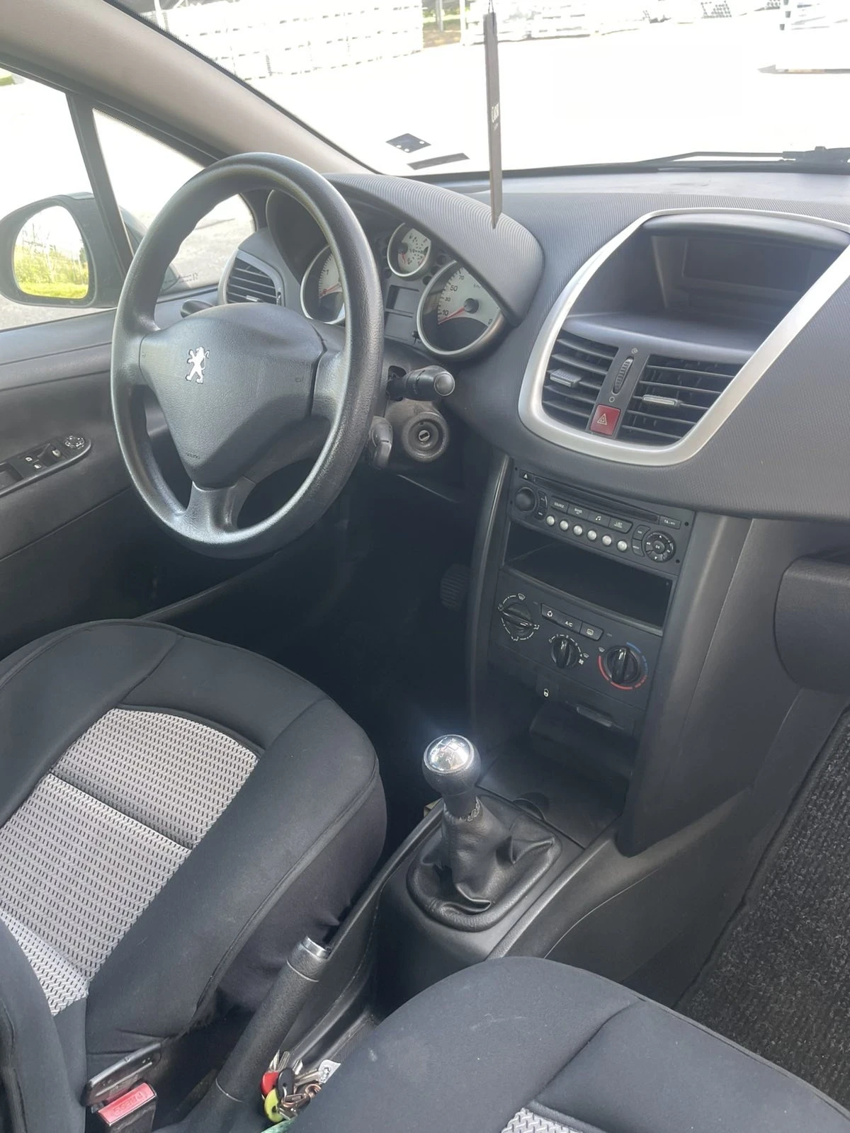 Peugeot 207 1.6 HDI, снимка 10 - Автомобили и джипове - 55768044