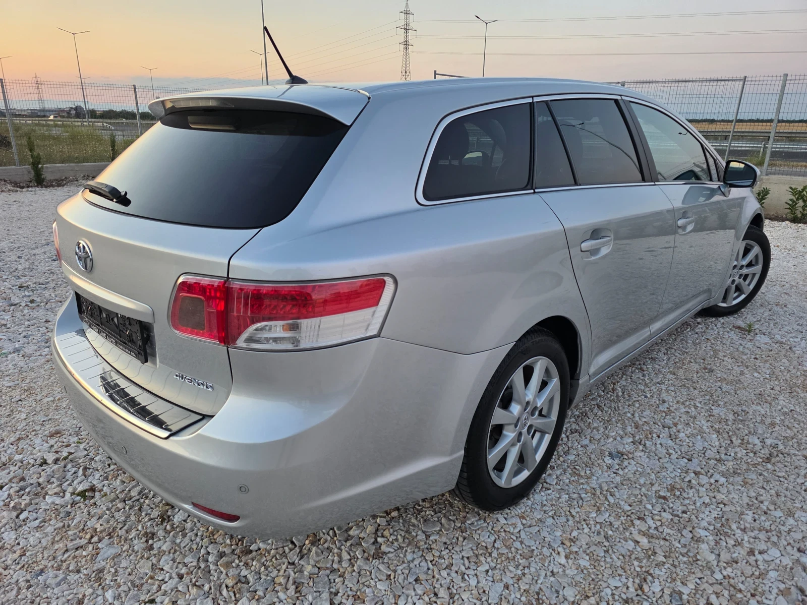 Toyota Avensis 1.8 Vvti KeyLess Go AFS  Навигация Автопилот , снимка 4 - Автомобили и джипове - 55829272