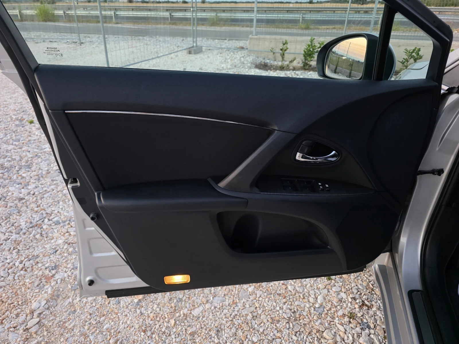 Toyota Avensis 1.8 Vvti KeyLess Go AFS  Навигация Автопилот , снимка 5 - Автомобили и джипове - 55829272