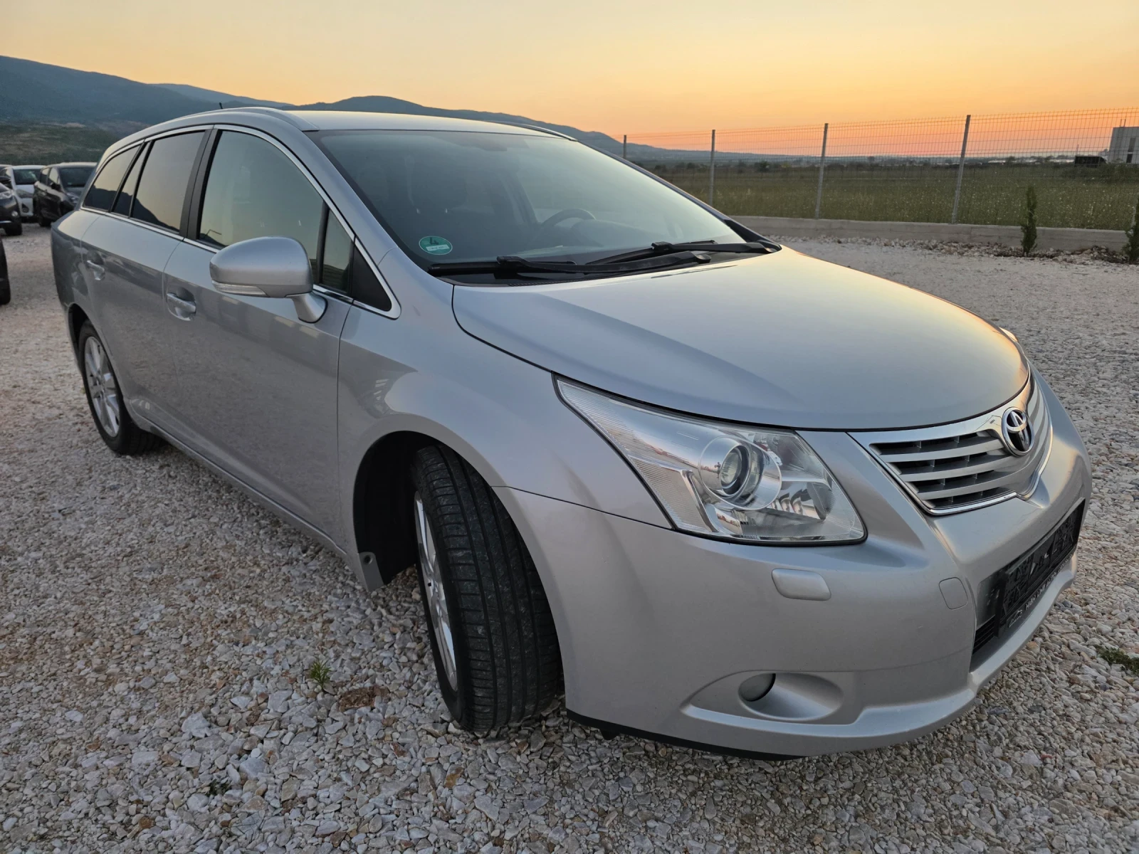 Toyota Avensis 1.8 Vvti KeyLess Go AFS  Навигация Автопилот , снимка 3 - Автомобили и джипове - 55829272