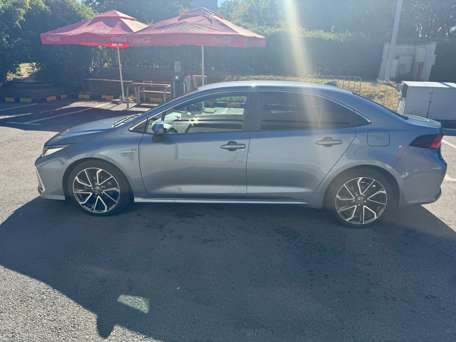 Toyota Corolla 1.8 Hybrid Luxury Plus, снимка 3 - Автомобили и джипове - 55962052