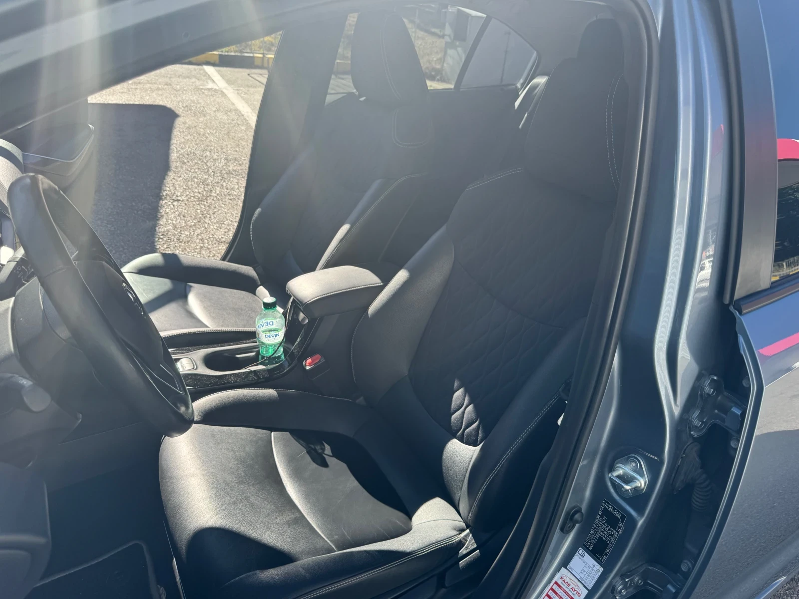 Toyota Corolla 1.8 Hybrid Luxury Plus, снимка 17 - Автомобили и джипове - 55962052