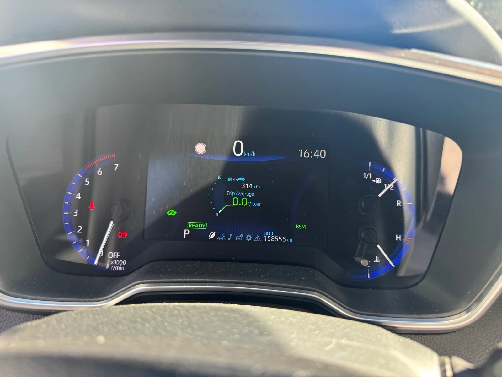 Toyota Corolla 1.8 Hybrid Luxury Plus, снимка 12 - Автомобили и джипове - 55962052