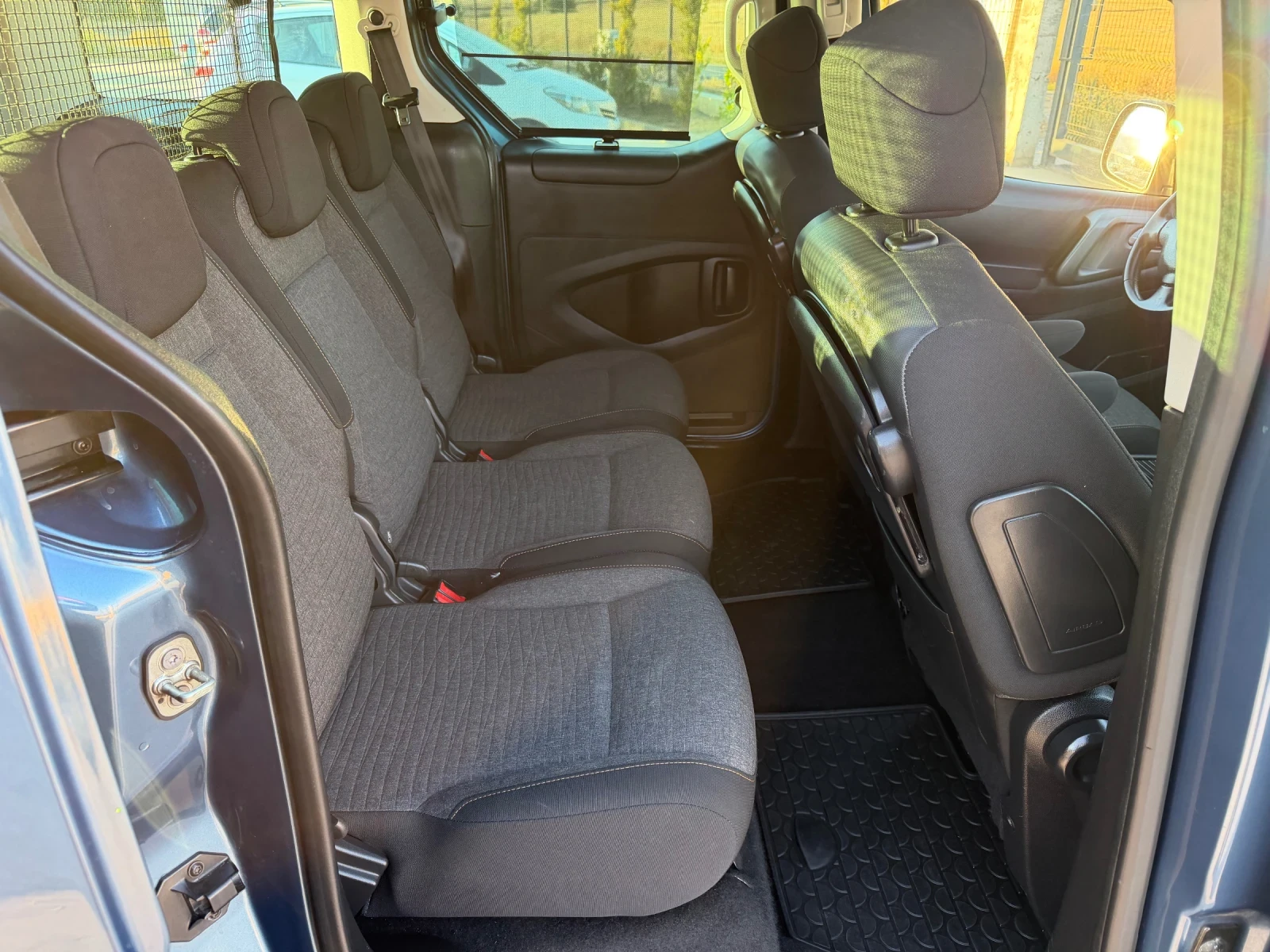 Citroen Berlingo 1.6hdi -100к.с multispace, снимка 10 - Автомобили и джипове - 56183866