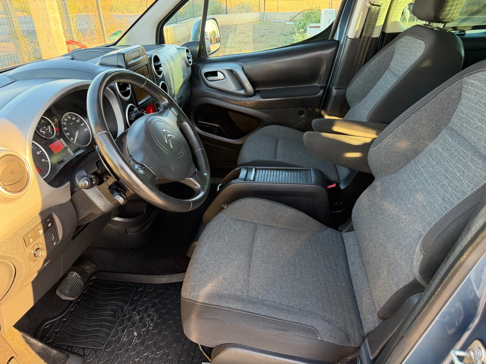 Citroen Berlingo 1.6hdi -100к.с multispace, снимка 7 - Автомобили и джипове - 56183866