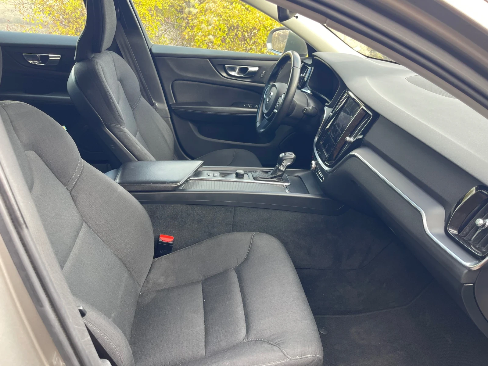 Volvo V60 2.0d Автоматик, снимка 10 - Автомобили и джипове - 56644088