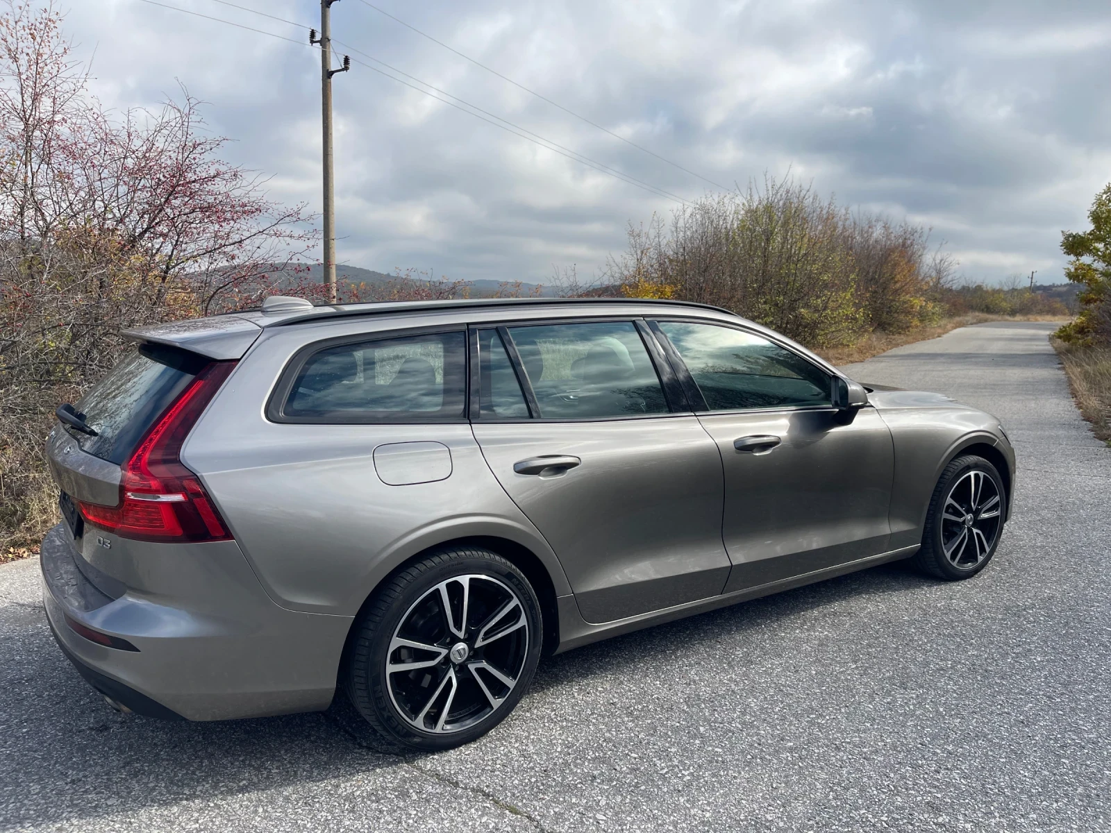 Volvo V60 2.0d Автоматик, снимка 4 - Автомобили и джипове - 56644088