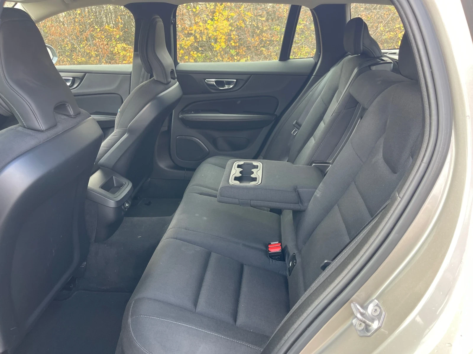 Volvo V60 2.0d Автоматик, снимка 11 - Автомобили и джипове - 56644088