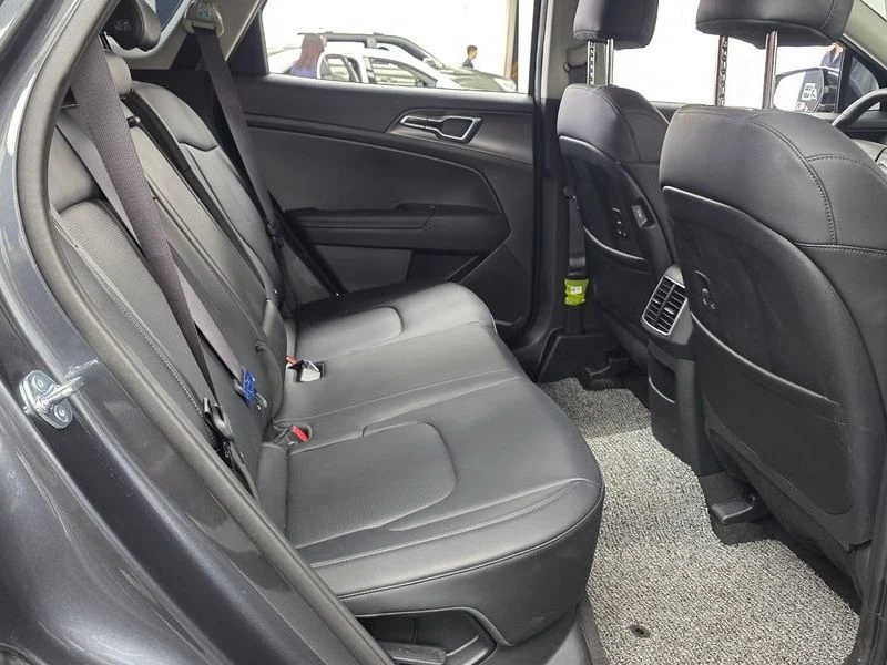 Kia Sportage 2.0 Automatic, снимка 11 - Автомобили и джипове - 55847121
