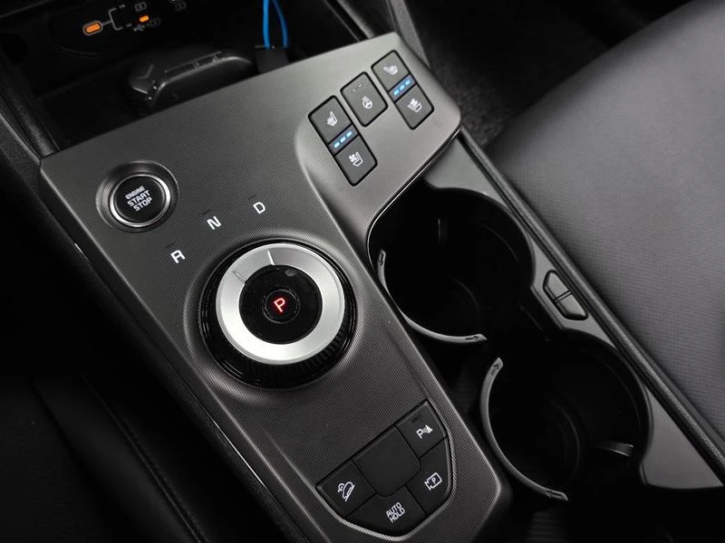 Kia Sportage 2.0 Automatic, снимка 9 - Автомобили и джипове - 55847121