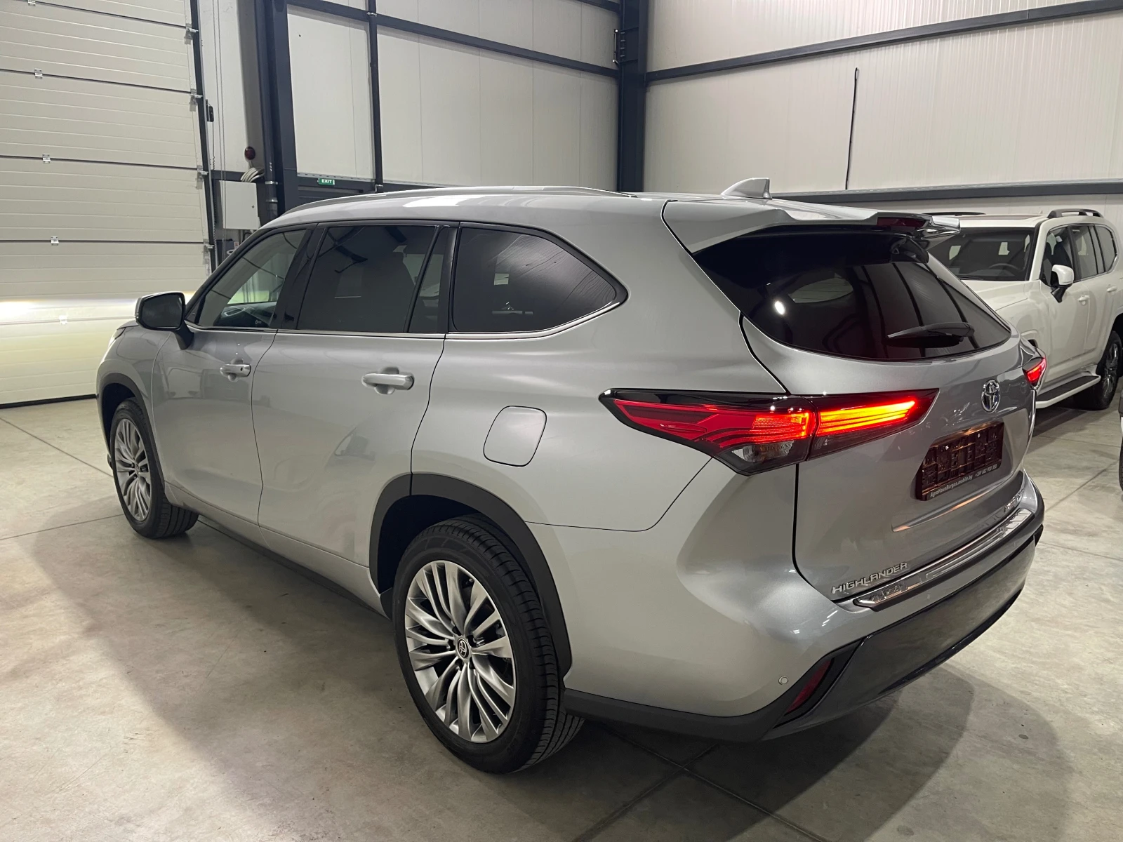 Toyota Highlander НОВА HYBRID 4x4 EXECUTIVE 6+ 1  - изображение 4