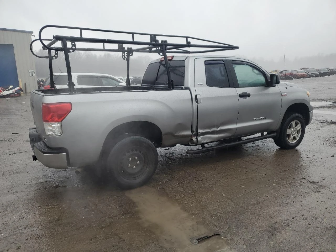 Toyota Tundra DOUBLE CAB SR5 5.7L V8 - изображение 3