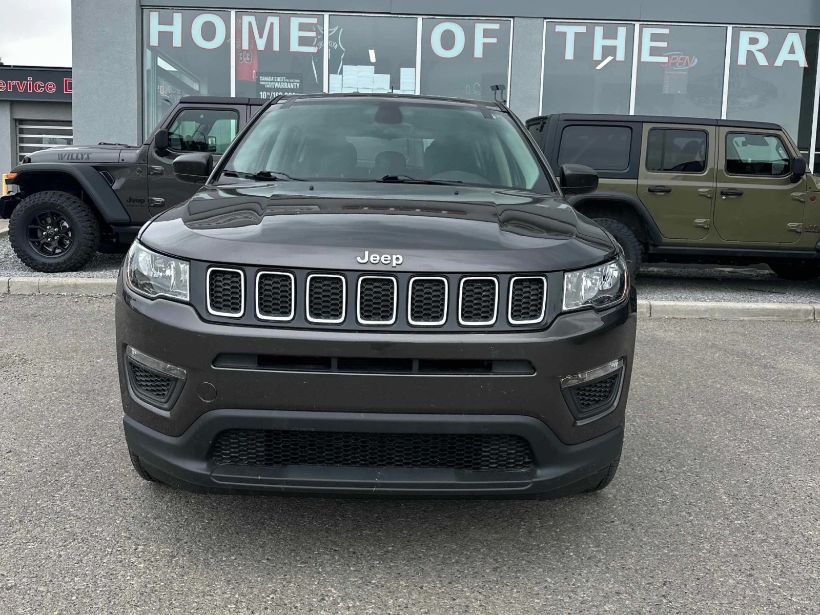 Jeep Compass SPORT / CARFAX, снимка 2 - Автомобили и джипове - 54920303