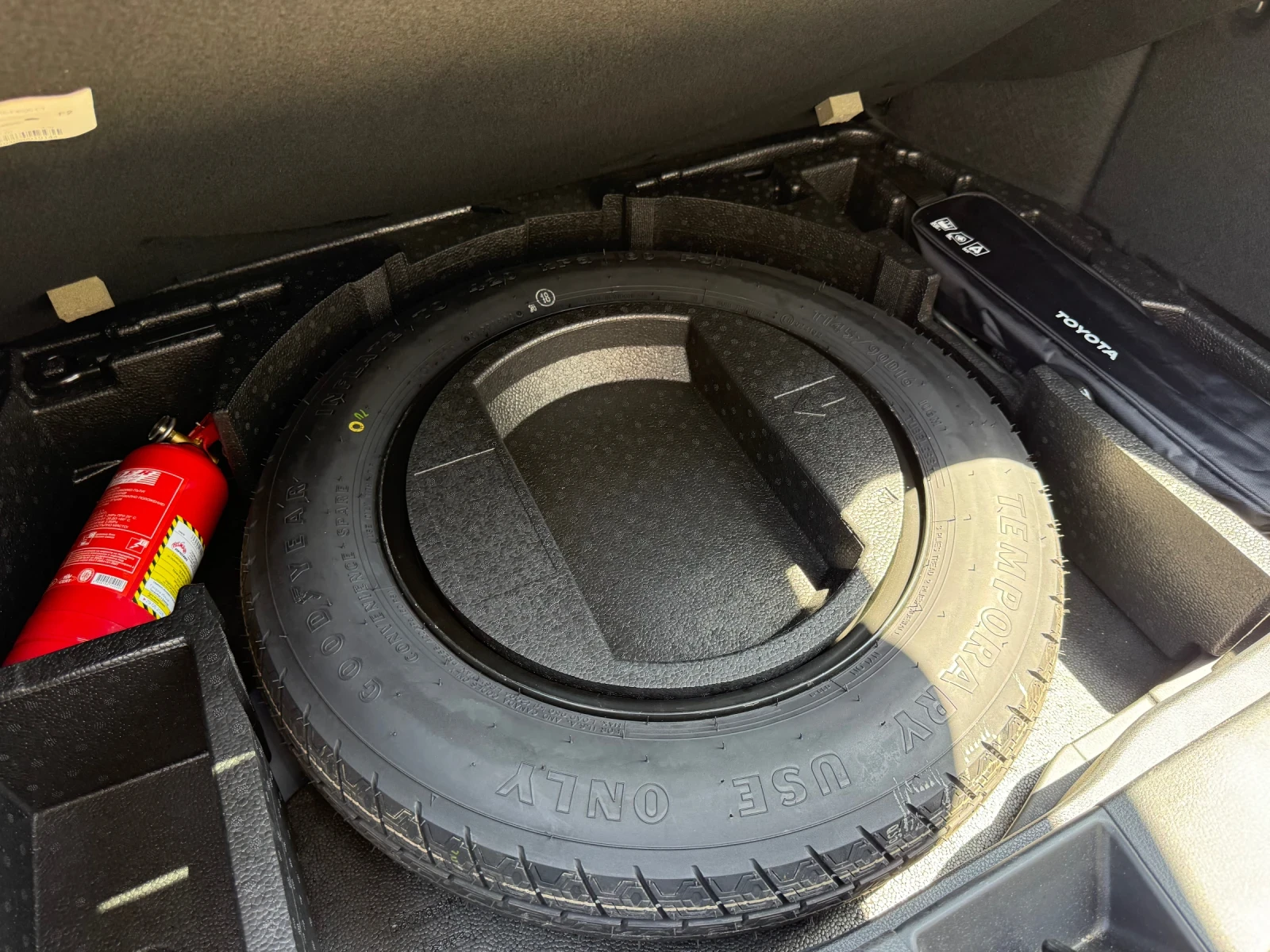 Toyota C-HR, снимка 10 - Автомобили и джипове - 55325222