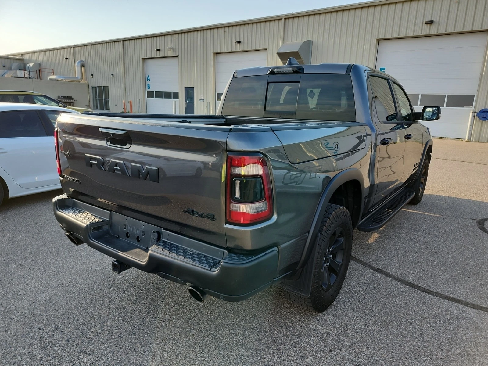 Dodge RAM 1500 * REBEL CREW CAB SHORT BED* АВТОКРЕДИТ* , снимка 3 - Автомобили и джипове - 55929793