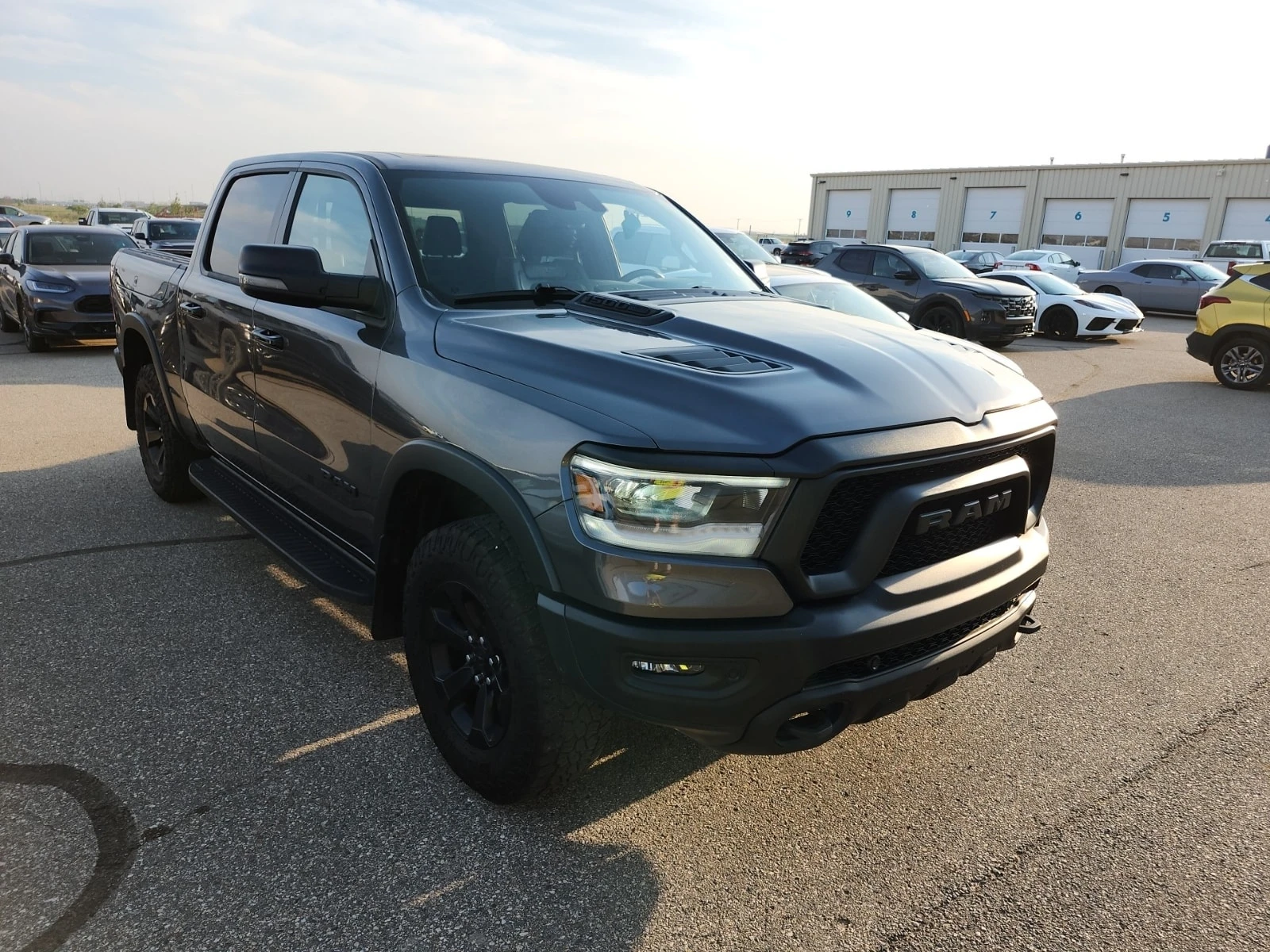 Dodge RAM 1500 * REBEL CREW CAB SHORT BED* АВТОКРЕДИТ* , снимка 2 - Автомобили и джипове - 55929793