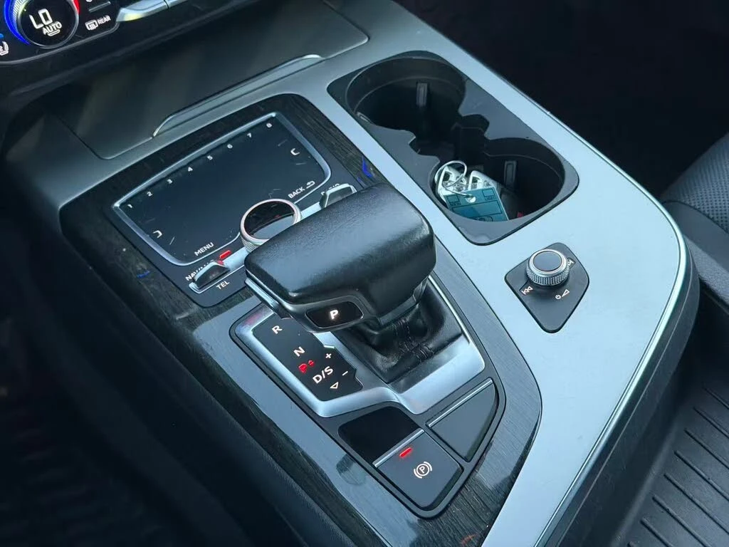 Audi Q7 S-LINE* ОБДУХ* ПОДГРЕВ* 360* BOSE* M.ТОЧКИ, снимка 14 - Автомобили и джипове - 56311540