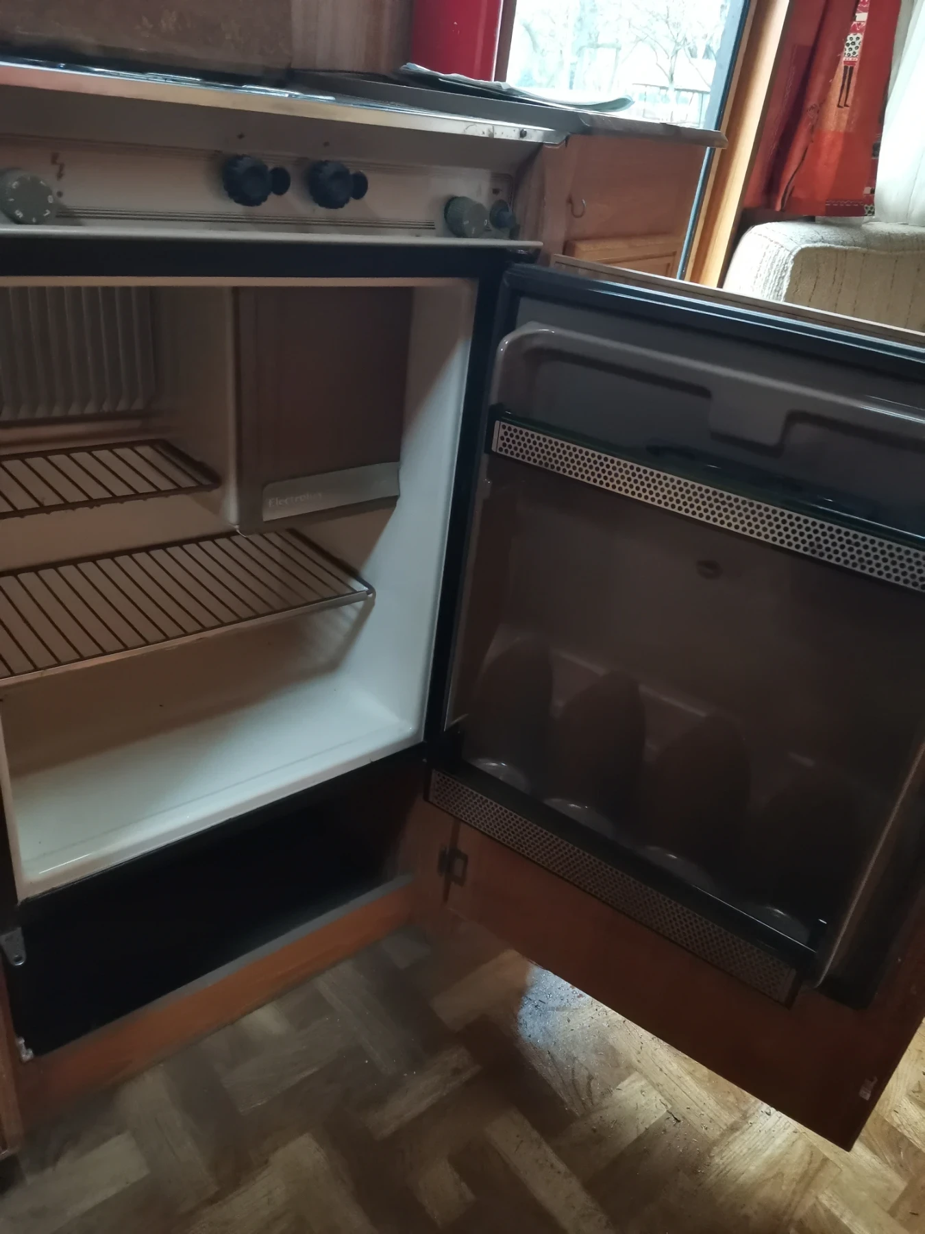 Каравана Dethleffs RC 5, снимка 14 - Каравани и кемпери - 52716294