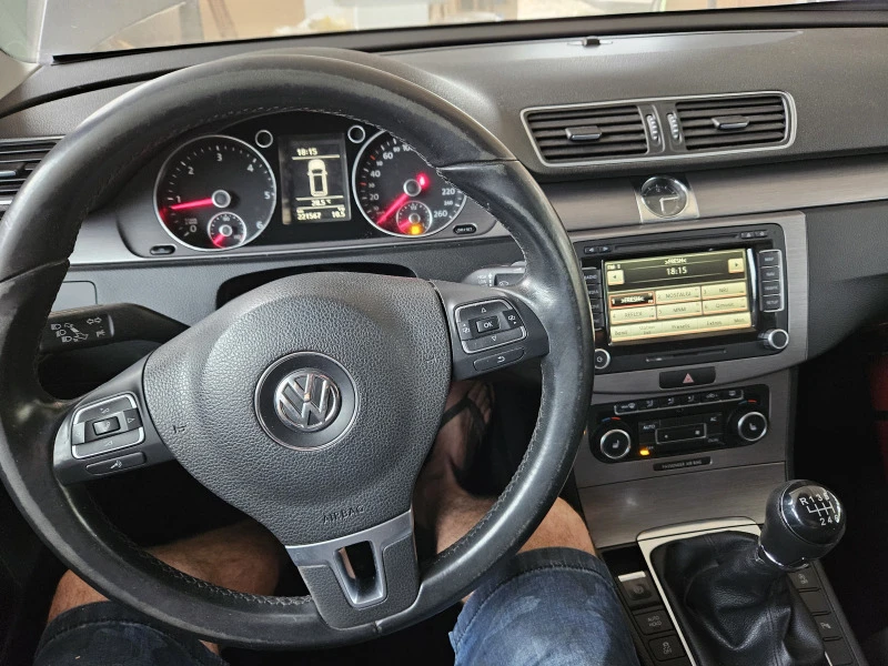 VW Passat Комби, снимка 16 - Автомобили и джипове - 47252452