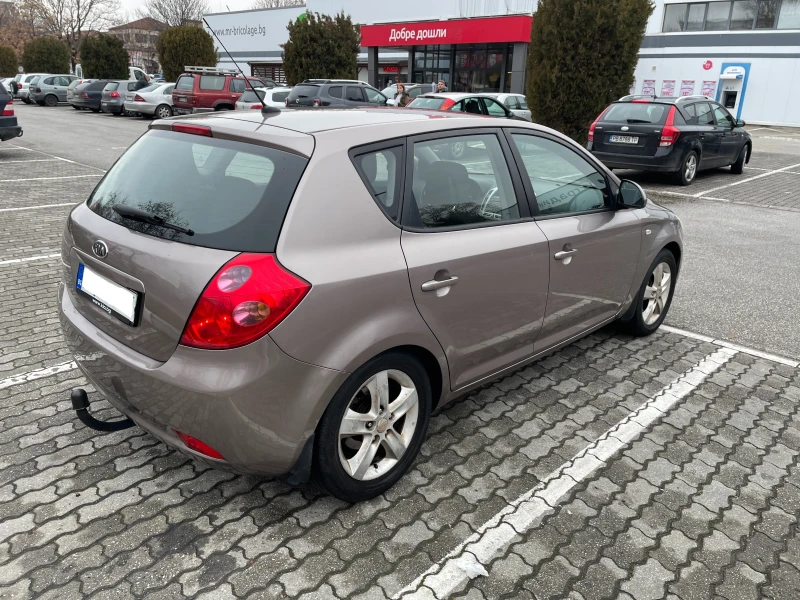 Kia Ceed 1.6 CRDI, снимка 6 - Автомобили и джипове - 48451225