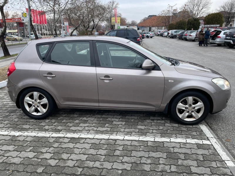 Kia Ceed 1.6 CRDI, снимка 7 - Автомобили и джипове - 48451225