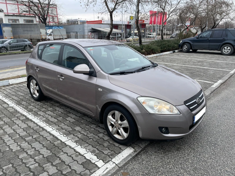 Kia Ceed 1.6 CRDI, снимка 8 - Автомобили и джипове - 48451225