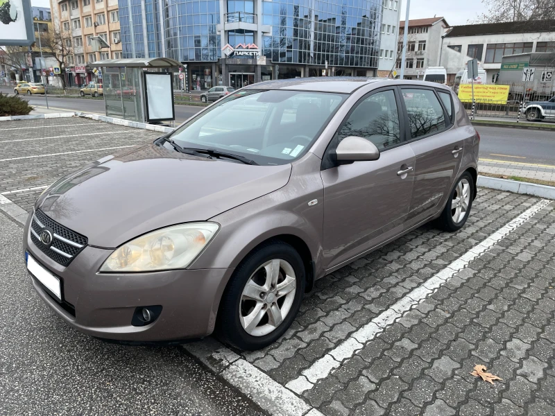 Kia Ceed 1.6 CRDI, снимка 2 - Автомобили и джипове - 48451225