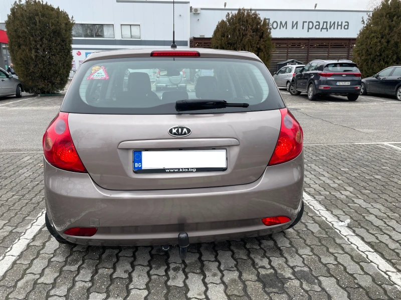 Kia Ceed 1.6 CRDI, снимка 5 - Автомобили и джипове - 48451225