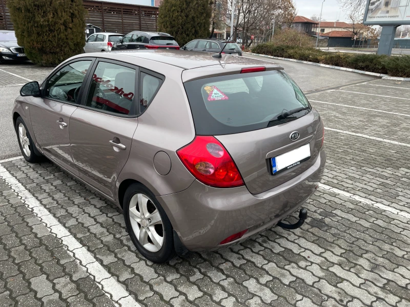 Kia Ceed 1.6 CRDI, снимка 4 - Автомобили и джипове - 48451225