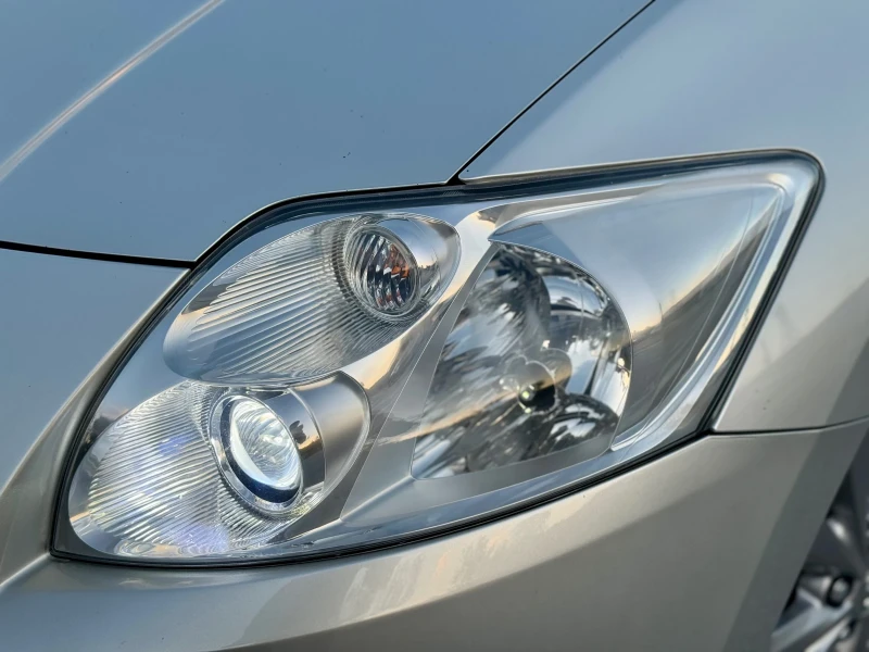 Toyota Auris 1.4 D4D , снимка 9 - Автомобили и джипове - 52460584