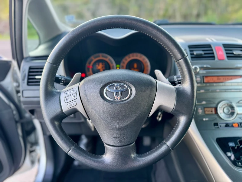 Toyota Auris 1.4 D4D , снимка 15 - Автомобили и джипове - 52460584