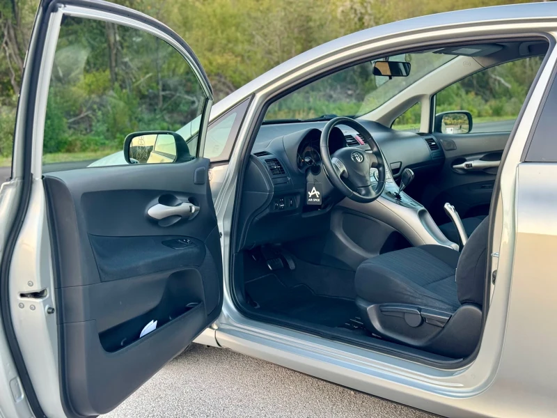 Toyota Auris 1.4 D4D , снимка 13 - Автомобили и джипове - 52460584