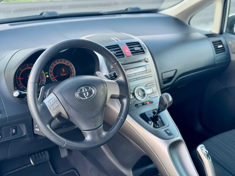 Toyota Auris 1.4 D4D , снимка 11 - Автомобили и джипове - 52460584