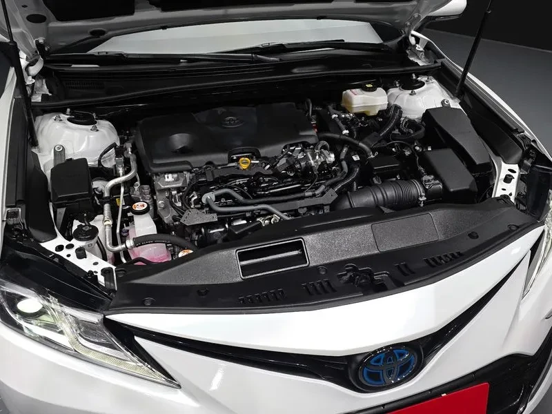 Toyota Camry (Xv70) 2.5 Le Hybrid, снимка 6 - Автомобили и джипове - 54945393