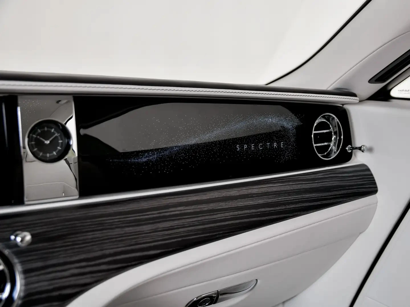 Rolls-Royce Spectre 102 kWh AWD  - изображение 8