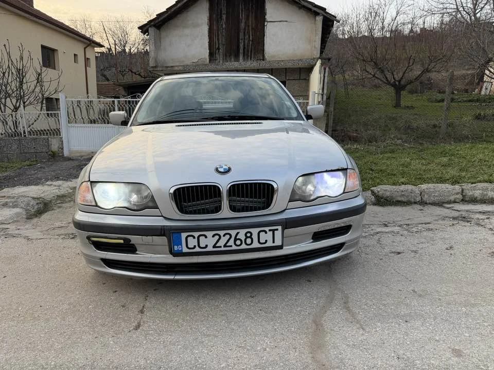 BMW 318 1.9i 116кс, снимка 9 - Автомобили и джипове - 53730997